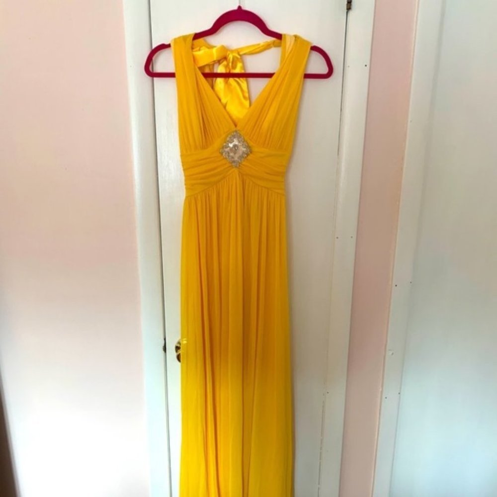 City Studio: Stunning yellow gown